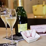 Ibis Styles En Champagne Centre Otel