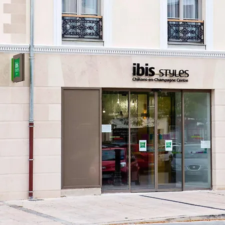 Ibis Styles En Champagne Centre Hotel 3*