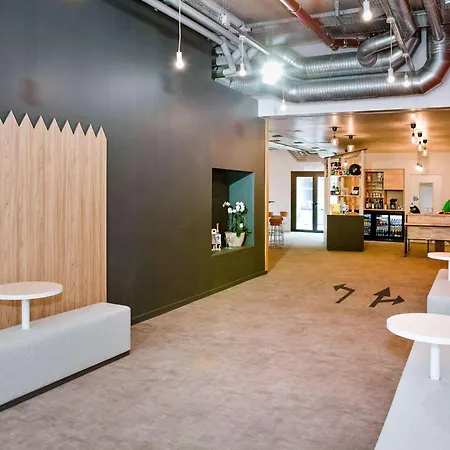 Ibis Styles En Champagne Centre Hotel 3*