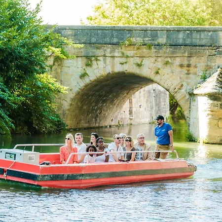 Ibis Styles En Champagne Centre Otel 3*