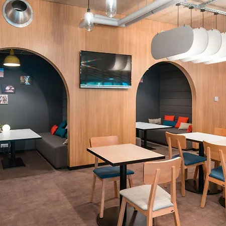 Hotel Ibis Styles En Champagne Centre 3*