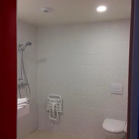 Ibis Styles En Champagne Centre Hotell