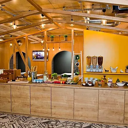 Ibis Styles En Champagne Centre Hotell
