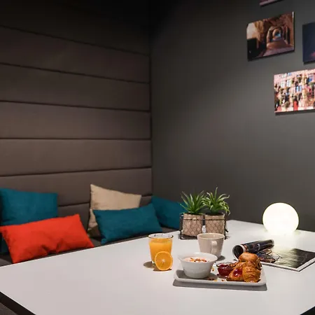 Ibis Styles En Champagne Centre Hotel 3*