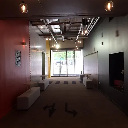 Ibis Styles En Champagne Centre Hotel