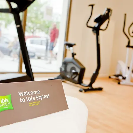מלון Ibis Styles En Champagne Centre 3*