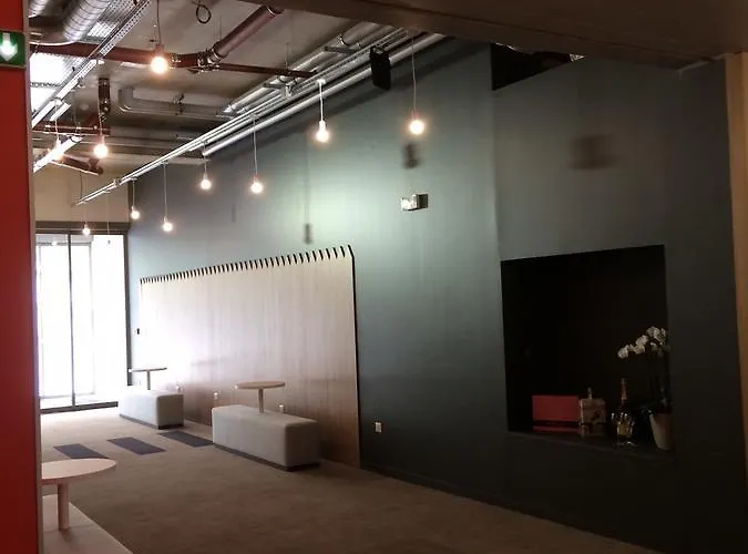 Ibis Styles En Champagne Centre Szálloda